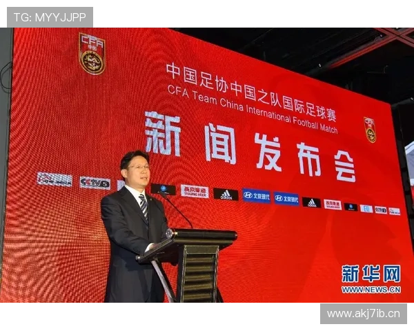 《全球足球新闻深度分析平台：实时跟踪赛场动态与球员表现》 - 副本 (2) - 副本