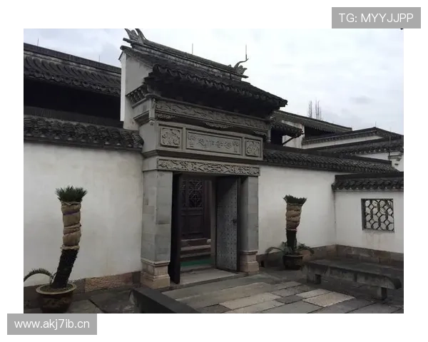 《体育新闻评论：深度解析本赛季热点赛事与球员表现》 - 副本 - 副本